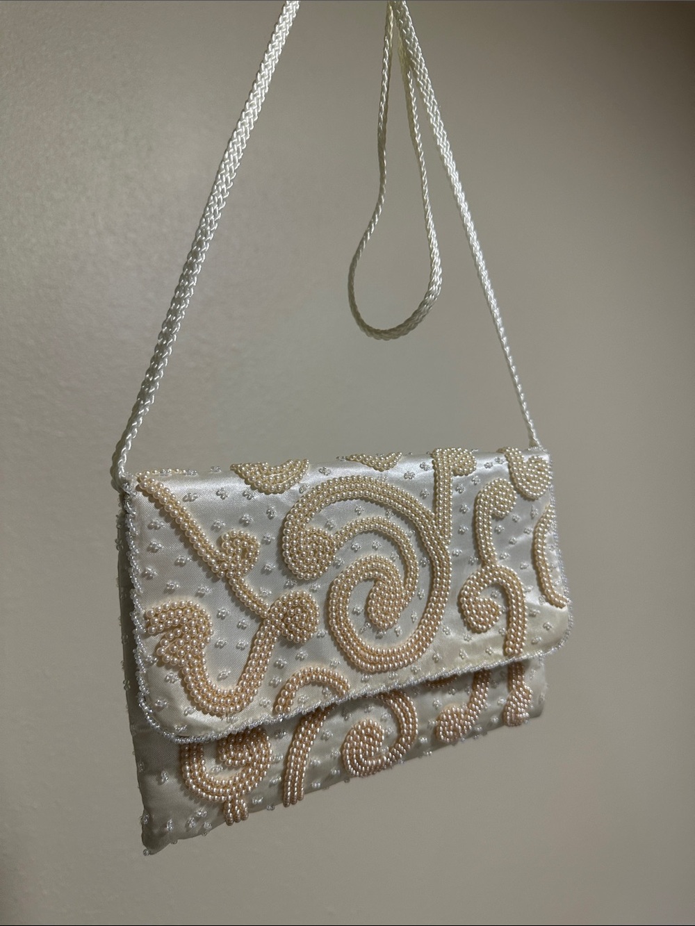 Vintage Y2K La Regale Ivory and Gold Satin Beaded Evening Clutch